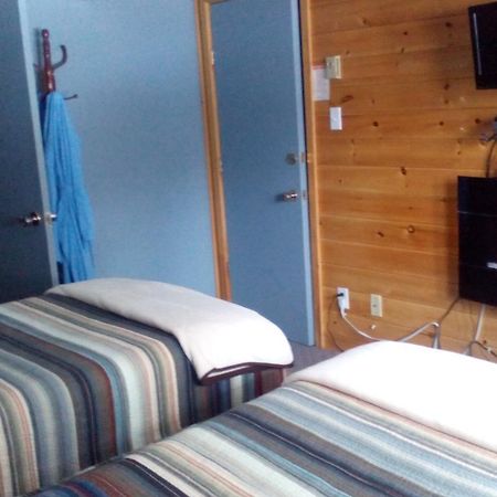 Spectacle Lake Lodge Bancroft Esterno foto